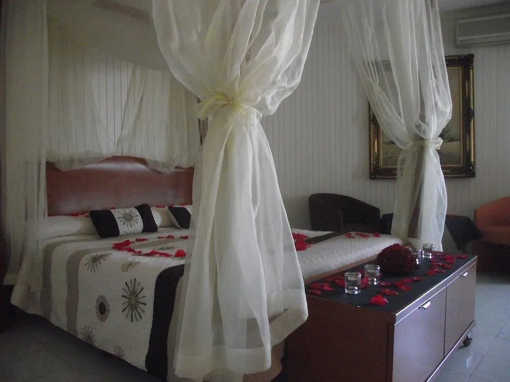 Ampuria Inn Empuriabrava 3*,